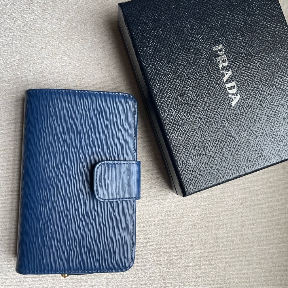 Prada Wallet - Picture 4 of 5